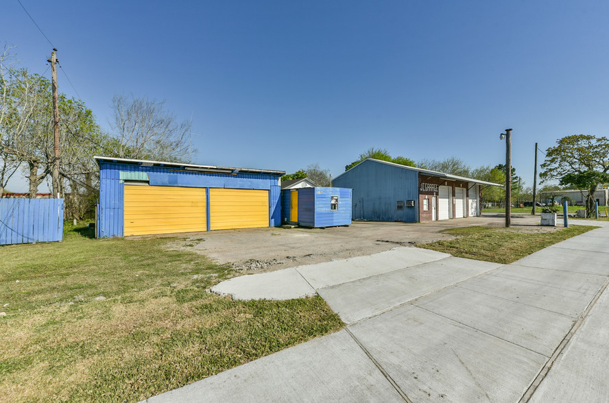 2745 Wagon Trail Rd, Pearland, TX for sale - Building Photo - Image 3 of 41