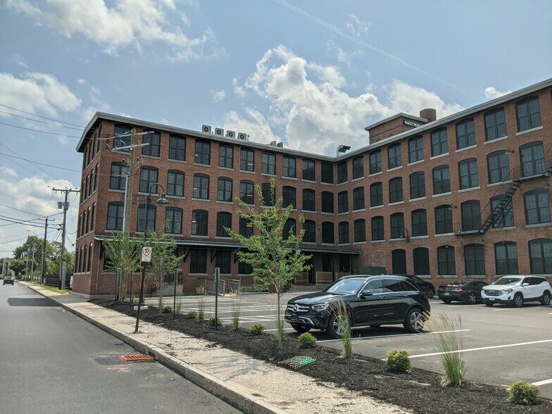 252 Willow St, Manchester, NH for sale - Building Photo - Image 1 of 1