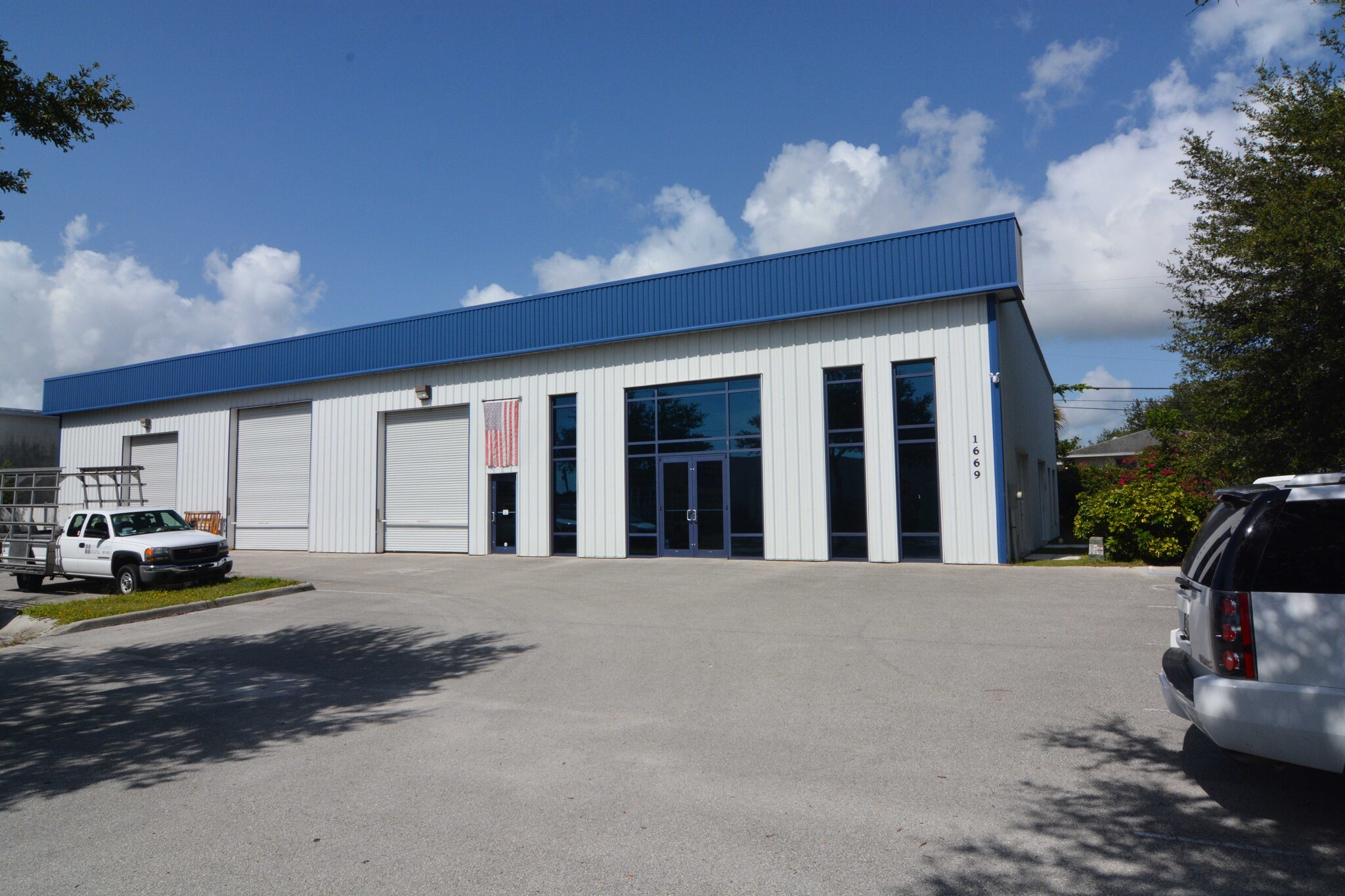 1669 Old Dixie Hwy, Vero Beach, FL for lease Building Photo- Image 1 of 21