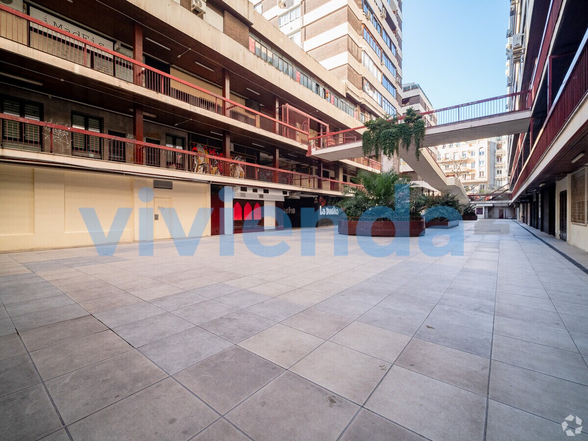 Madrid, MAD 28015 -  -  - Interior Photo - Image 2 of 34