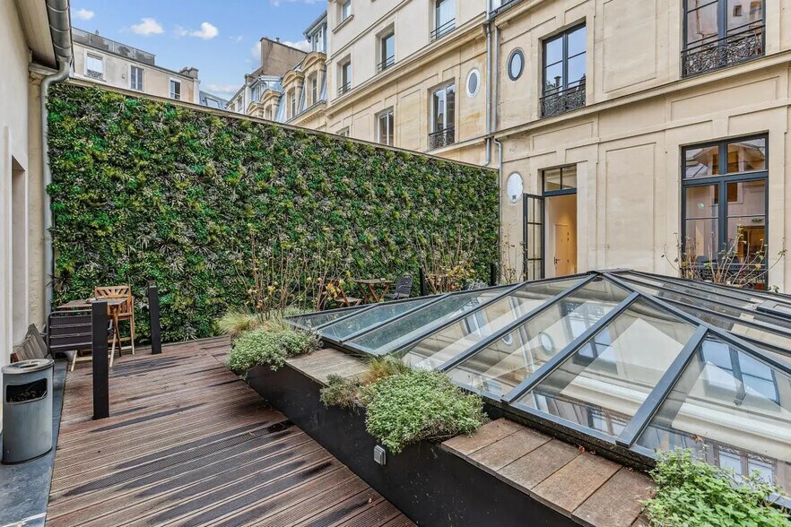 Office in Paris for lease - Building Photo - Image 3 of 18