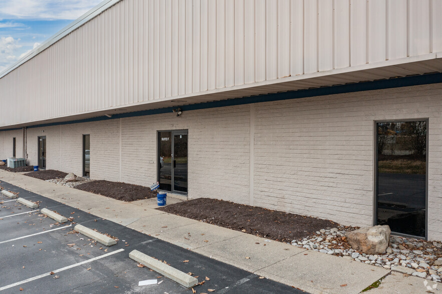 11466 Deerfield Rd, Blue Ash, OH for lease - Building Photo - Image 2 of 4