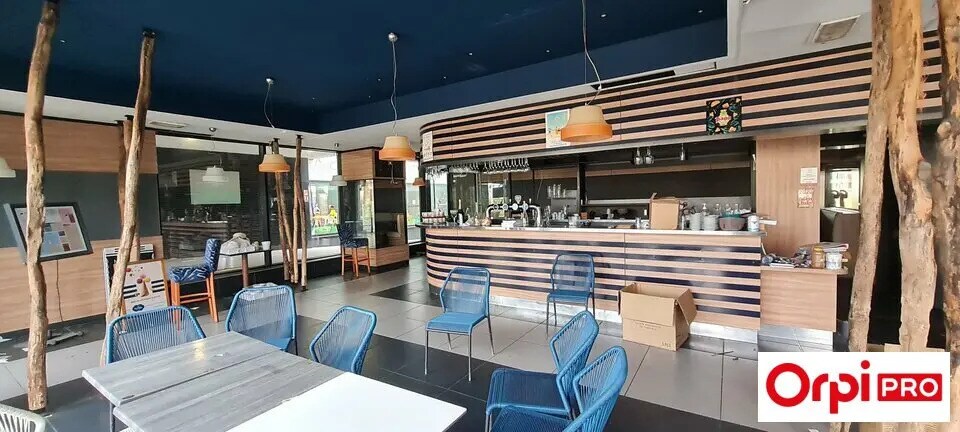 Retail in Saint-Brieuc for lease Building Photo- Image 1 of 11