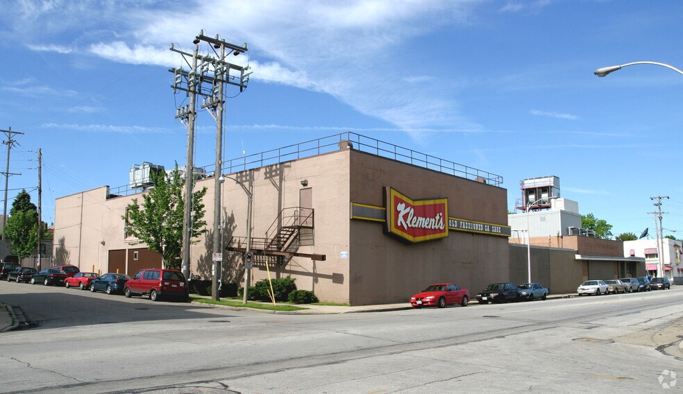 207 E Lincoln Ave, Milwaukee, WI for sale - Primary Photo - Image 1 of 1