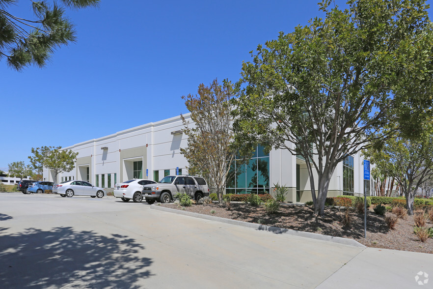 2880 Scott St, Vista, CA for lease - Building Photo - Image 1 of 15