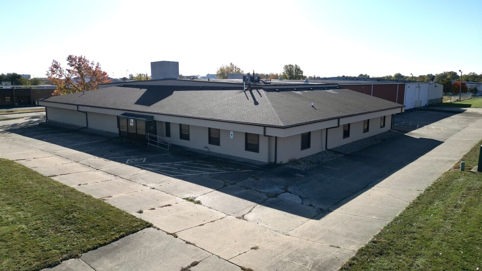 2881 E Parkway Dr, Decatur, IL for sale - Building Photo - Image 3 of 15