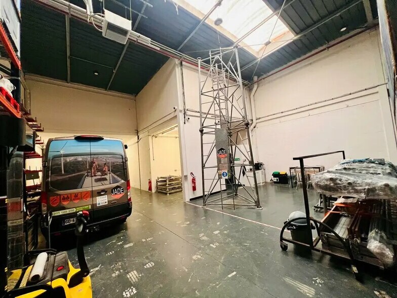 Flex in Aubervilliers for lease - Building Photo - Image 2 of 14