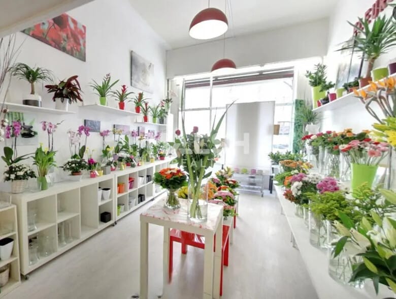 Retail in Lyon for lease - Interior Photo - Image 2 of 4