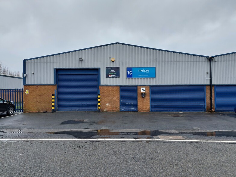 3B Summit Cres, Smethwick for lease - Building Photo - Image 1 of 7