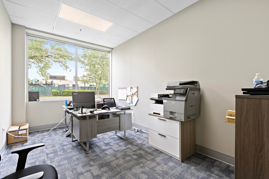 178 Commerce Rd, Carlstadt, NJ for lease - Building Photo - Image 3 of 25