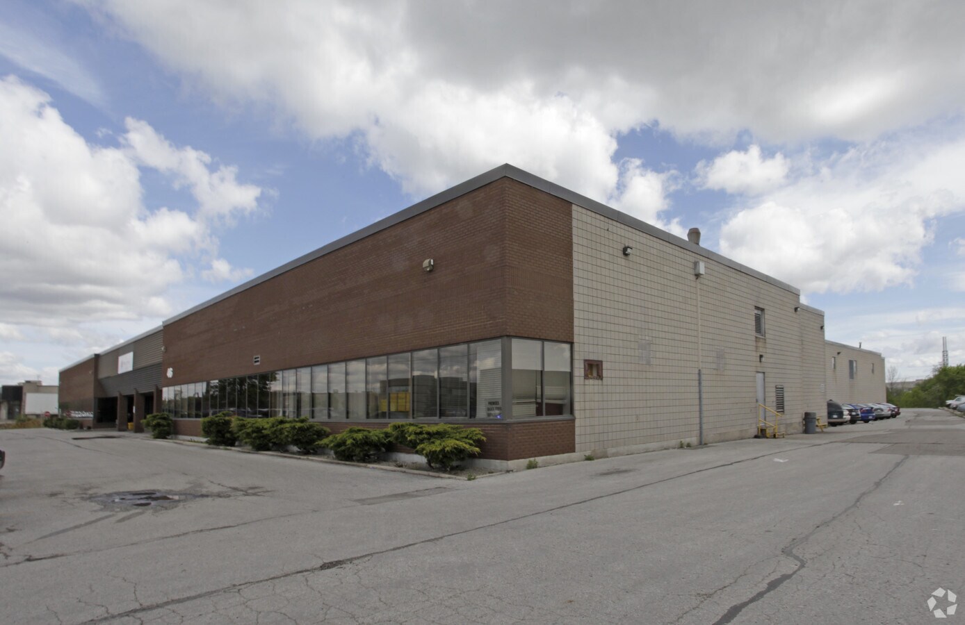 46 Hale Rd, Brampton, ON L6W 4N9