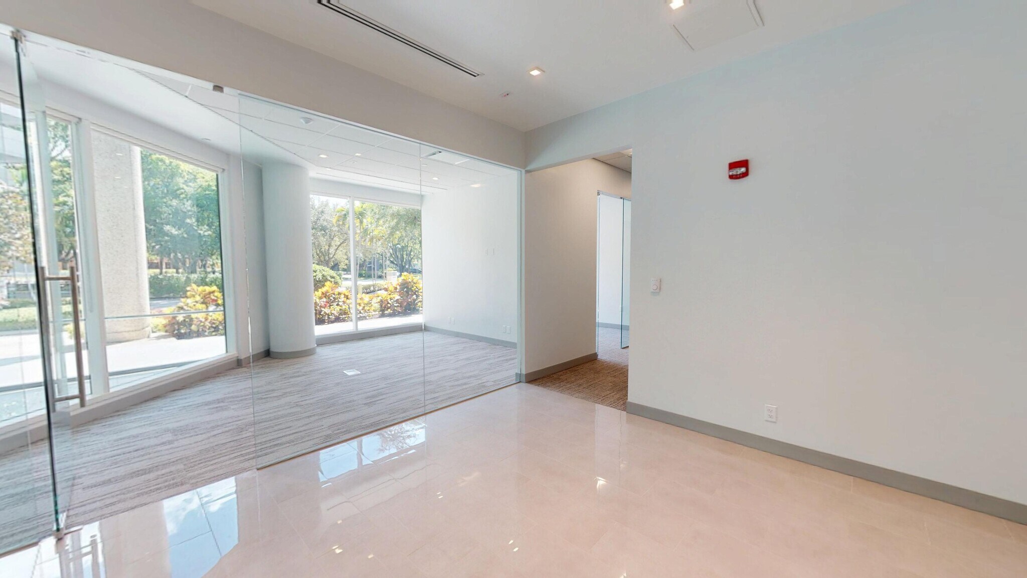 2255 Glades Rd, Boca Raton, FL for lease Interior Photo- Image 1 of 8
