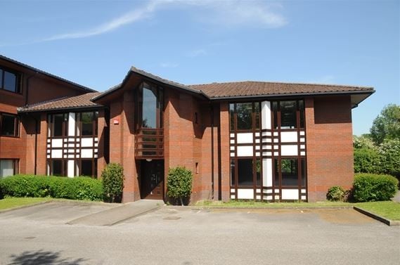 6-8 Oriel Ct, Alton for sale - Primary Photo - Image 1 of 2