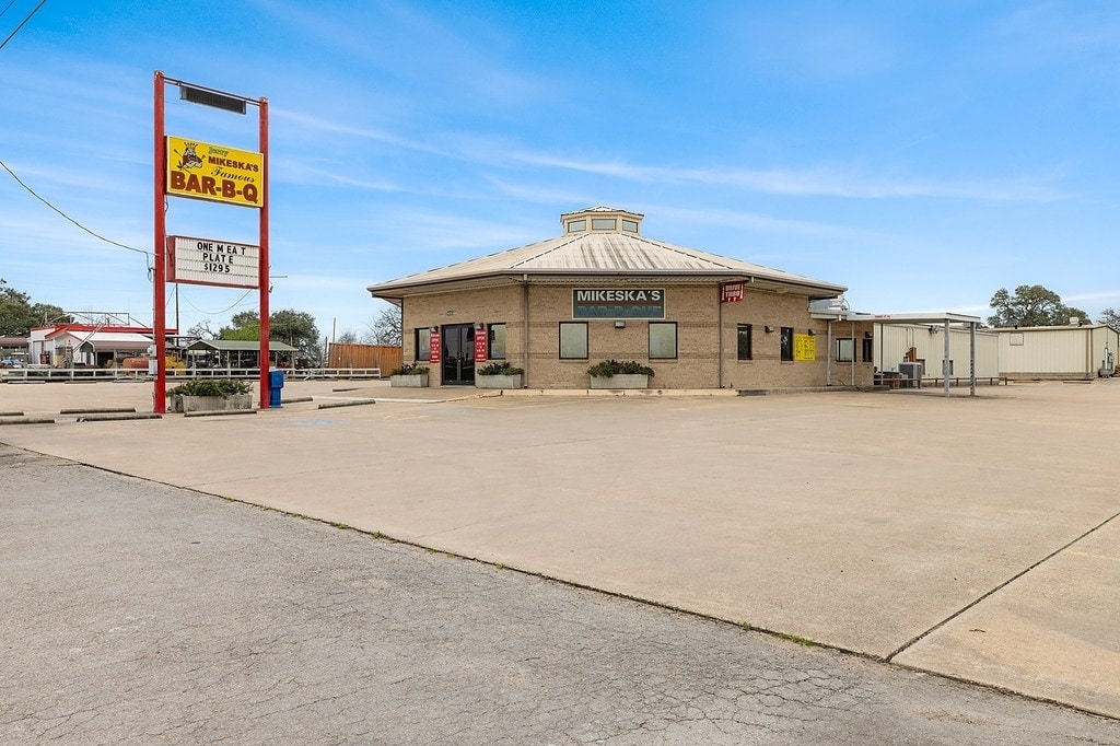 4053 U.S. Hwy 90 hwy, Columbus, TX for sale Primary Photo- Image 1 of 26