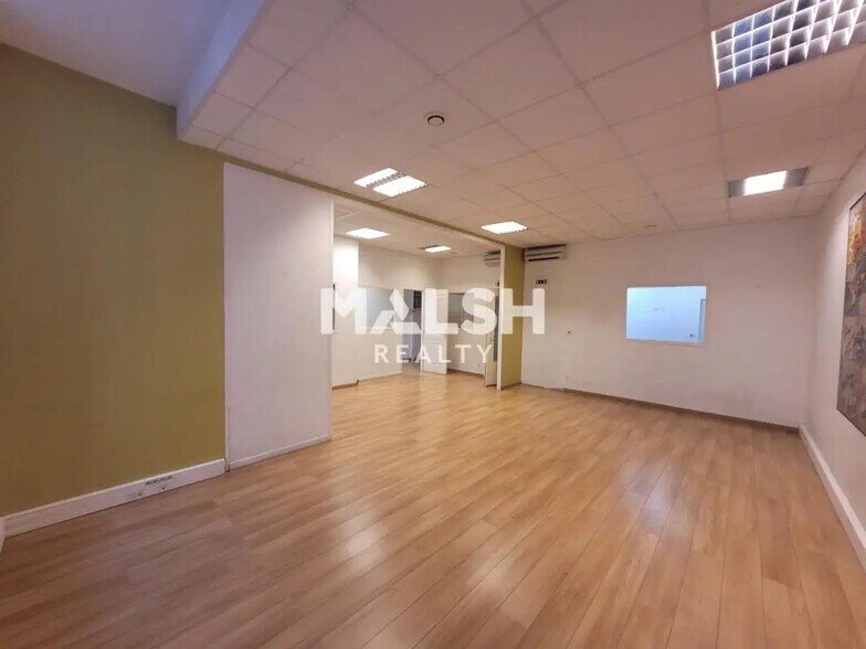 Office in Lyon for lease - Interior Photo - Image 2 of 11