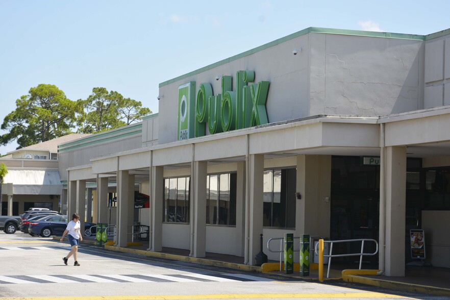 5511 Park St N, Saint Petersburg, FL for lease - Building Photo - Image 1 of 13