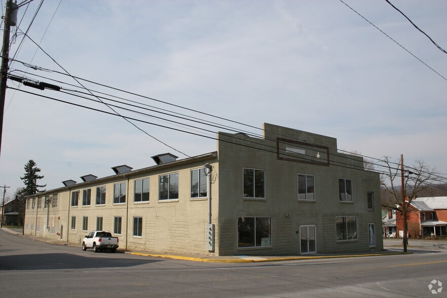 201 Lincoln Way W, McConnellsburg, PA for sale - Primary Photo - Image 1 of 1