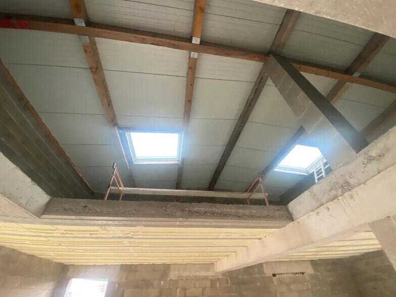 Flex in Saint-Mitre-les-Remparts for sale - Interior Photo - Image 3 of 4