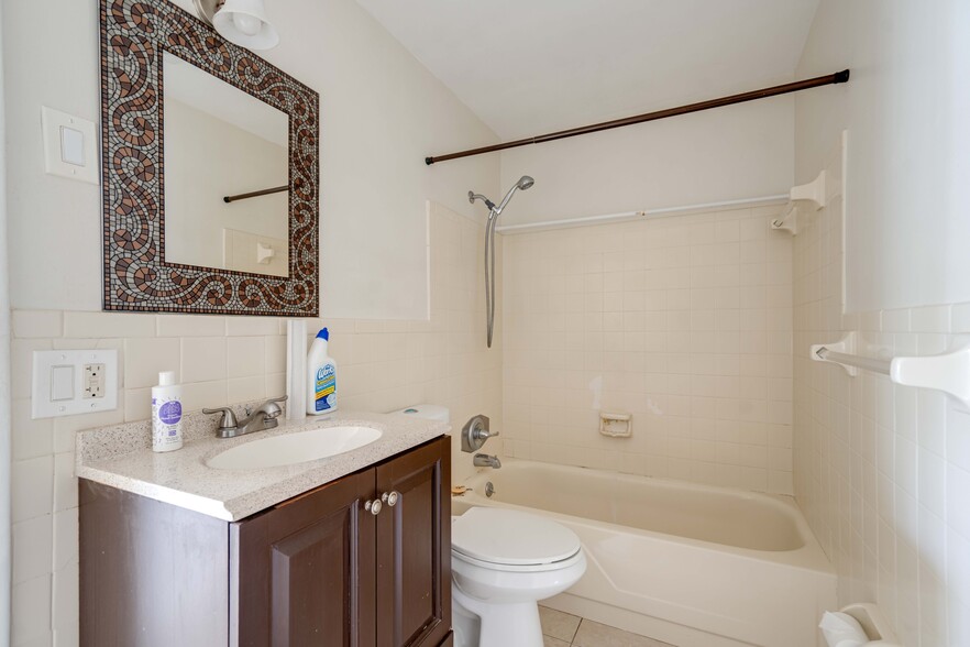 1721 NE 8th St, Fort Lauderdale, FL for sale - Interior Photo - Image 2 of 5