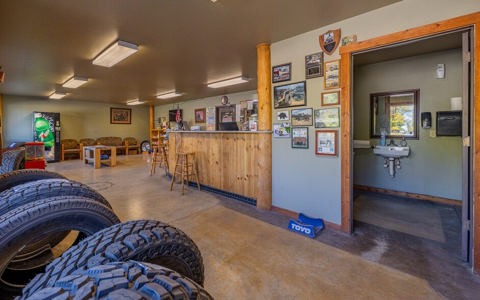 2130 Big Horn Ave, Cody, WY for sale - Building Photo - Image 3 of 34