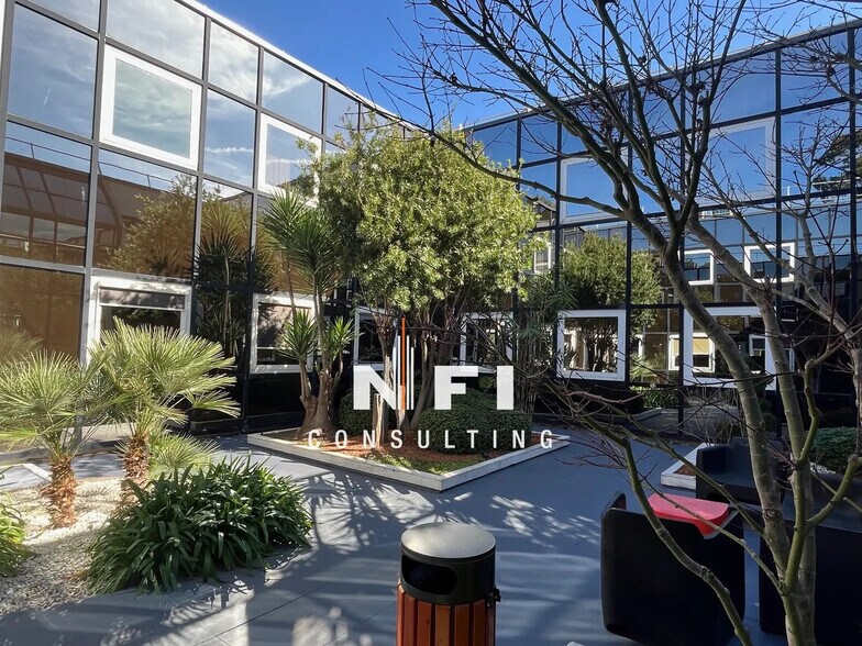 Office in Valbonne for lease - Building Photo - Image 1 of 6