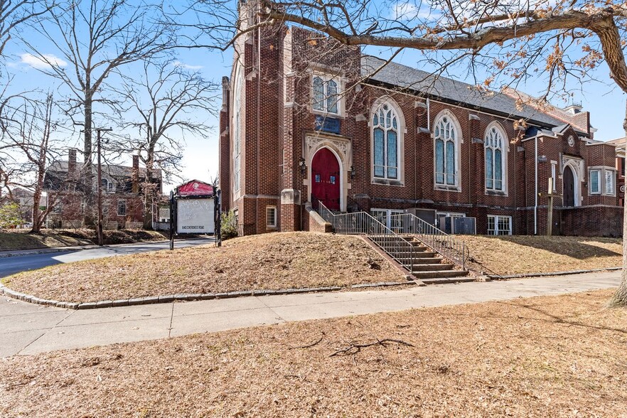 1140 Cherokee Rd, Louisville, KY for sale - Primary Photo - Image 1 of 16