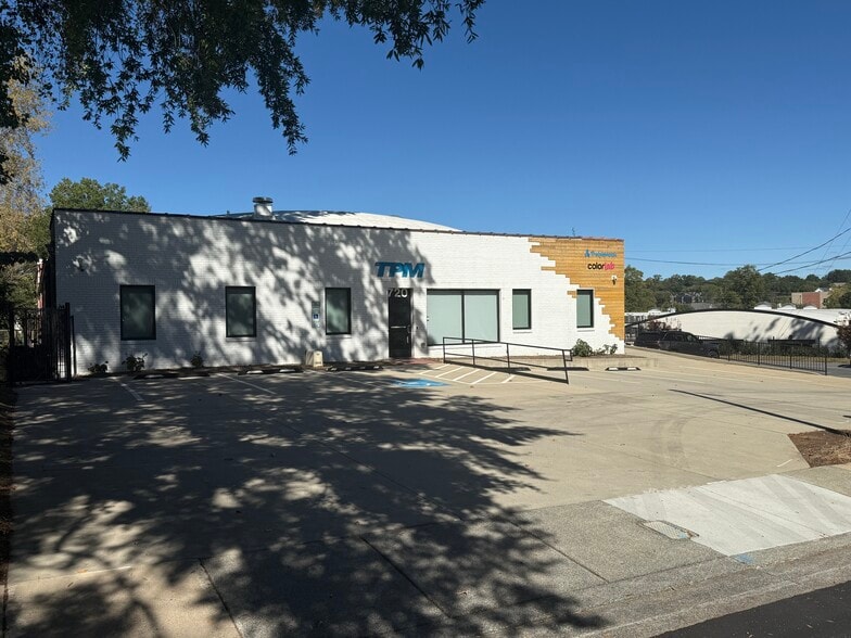 720 Tuckaseegee Rd, Charlotte, NC for lease - Building Photo - Image 2 of 8