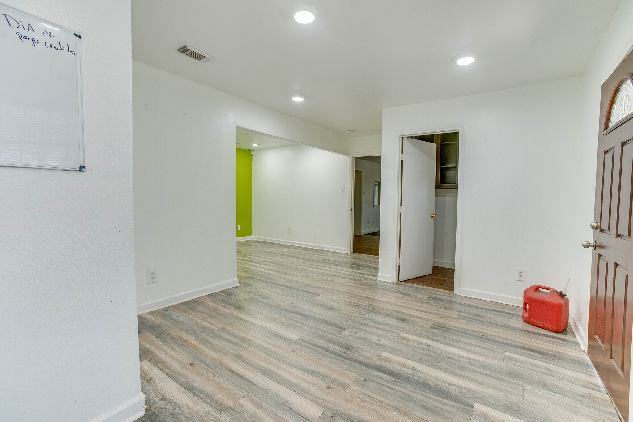 9107 Irvington Blvd, Houston, TX for lease Interior Photo- Image 1 of 18