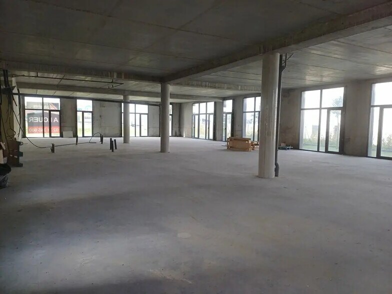 Office in Ifs for lease - Building Photo - Image 3 of 8