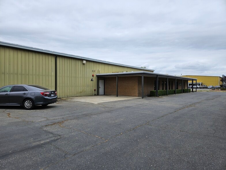 2170 Wardrobe Ave, Merced, CA for sale - Building Photo - Image 3 of 7