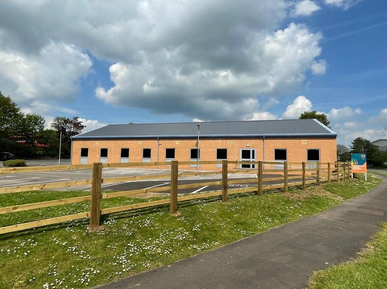 1-4 Diamond Way, Stone for lease - Building Photo - Image 2 of 22