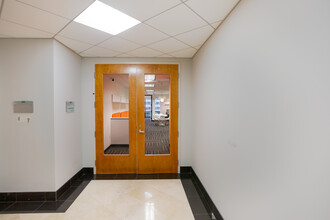 999 Brickell Ave, Miami, FL for lease Lobby- Image 1 of 18