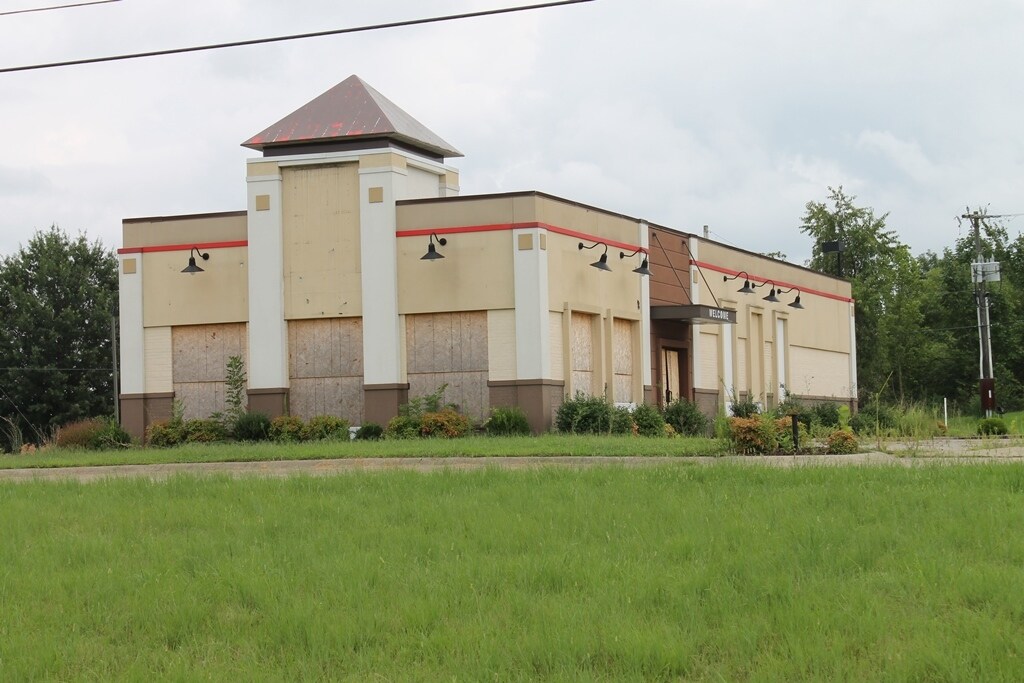 16 Campbell Dr, Calvert City, KY 42029