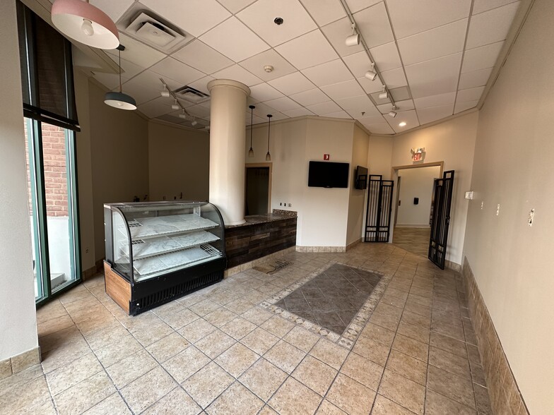 4 W University Pky, Baltimore, MD for lease - Interior Photo - Image 1 of 6