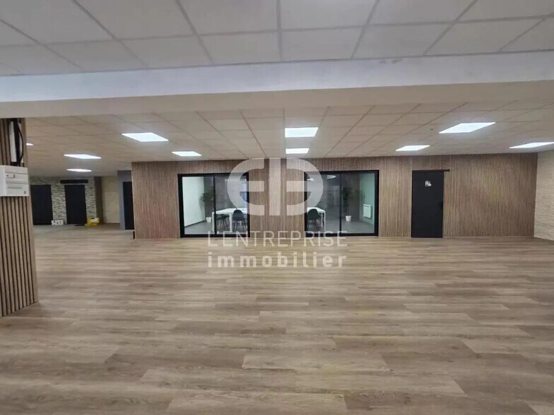 Office in Antibes for lease - Building Photo - Image 2 of 8