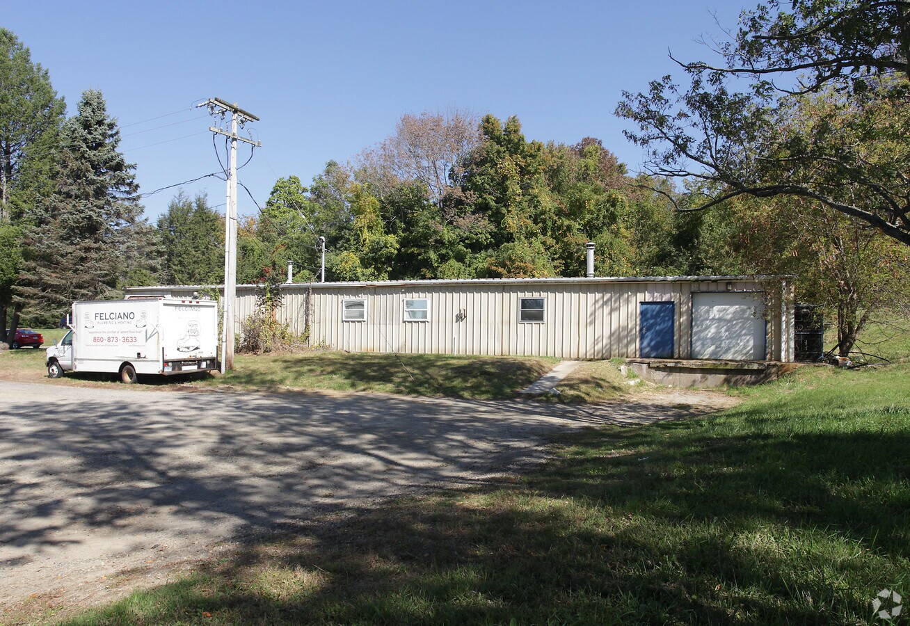 30 Falls Rd, Moodus, CT 06469