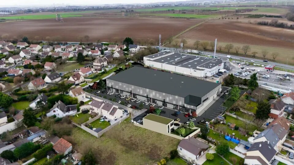 Retail in Le Thillay for lease - Building Photo - Image 3 of 7