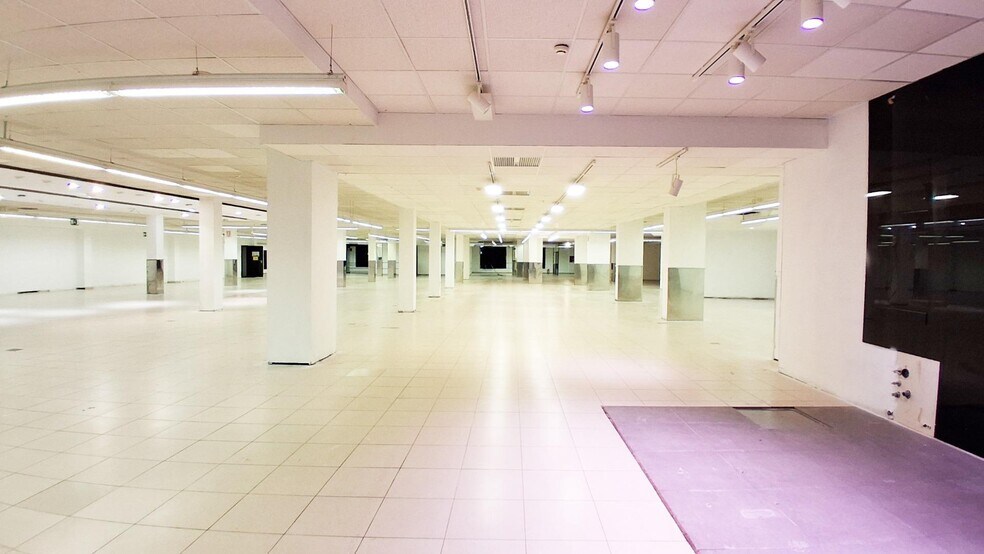 Retail in Feria for lease - Floor Plan - Image 2 of 45