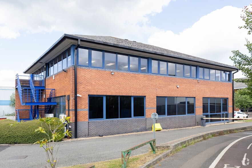 Manor Royal, Crawley for lease - Building Photo - Image 2 of 3