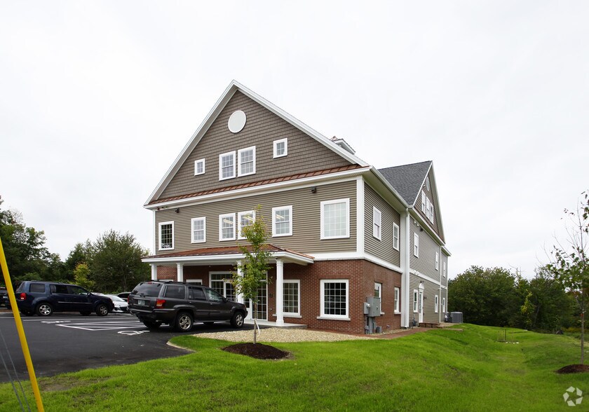 26 Londonderry Tpke, Hooksett, NH for sale - Primary Photo - Image 1 of 1