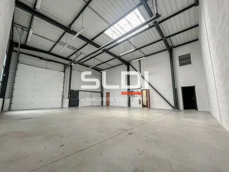 Office in Rillieux-la-Pape for lease - Interior Photo - Image 1 of 7