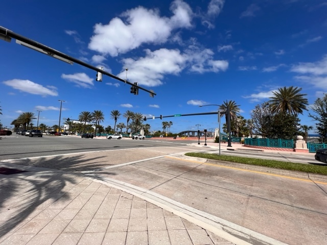 100 S Beach St, Daytona Beach, FL for lease - Building Photo - Image 3 of 5