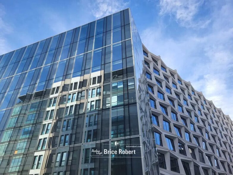 Flex in Lyon for lease - Building Photo - Image 3 of 29