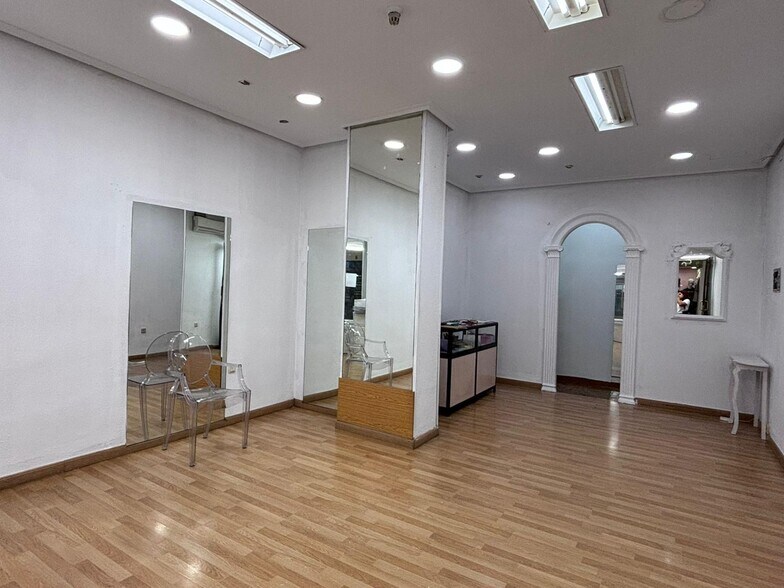 Retail in Cáceres, Cáceres for sale - Building Photo - Image 1 of 10
