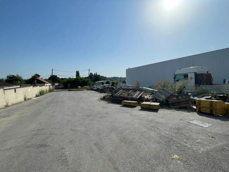 Flex in Linas for lease - Building Photo - Image 2 of 15