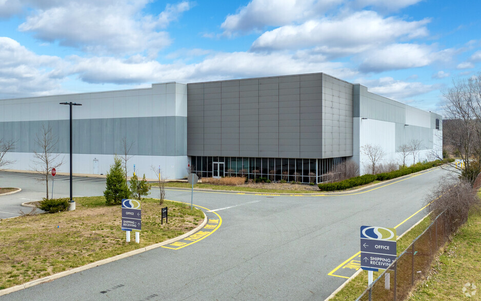 100 Performance Dr, Mahwah, NJ for lease - Building Photo - Image 1 of 7