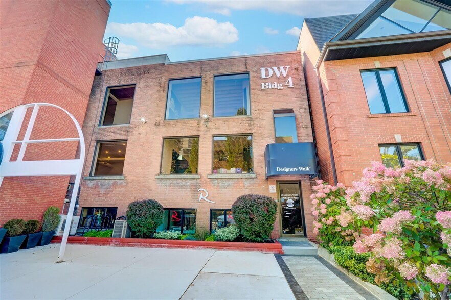 170 Bedford Rd, Toronto, ON for lease - Primary Photo - Image 1 of 13