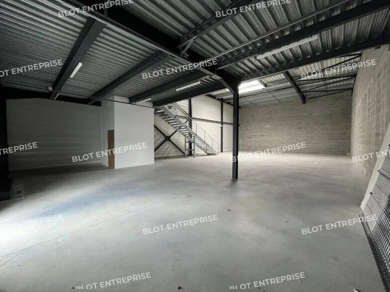 Flex in Saint-Herblain for lease - Building Photo - Image 3 of 7