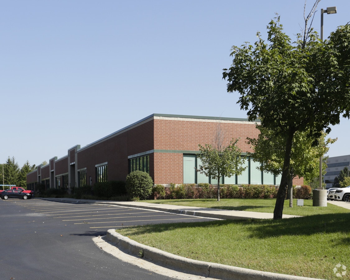 200 N Fairway Dr, Vernon Hills, IL 60061