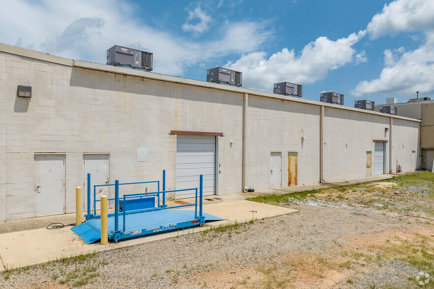 2525 Pio Nono Ave, Macon-Bibb, GA for lease - Building Photo - Image 2 of 8